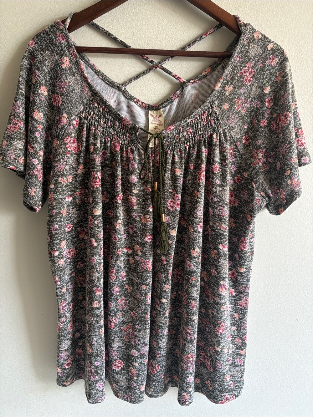 Faded‎ Glory Floral Peasant Top 1X Gray Pink Crisscross Back Boho